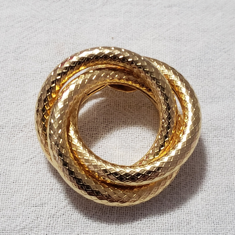 Elegant Vintage Goldtone "Love Knot" Tube Spiral Swirl Scarf Clip by Jeri Lou